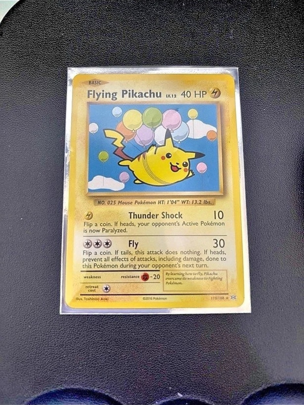 Pokémon Flying Pikachu Trading Card